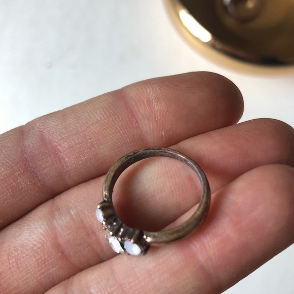 V shaped faux gemstone gold moonstone ring - Picture 5 of 7